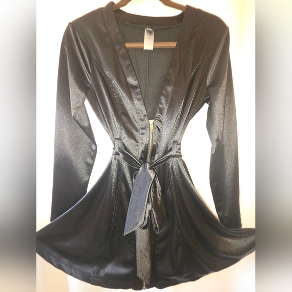 Satin Outdoor Robe - Picture 3 of 6